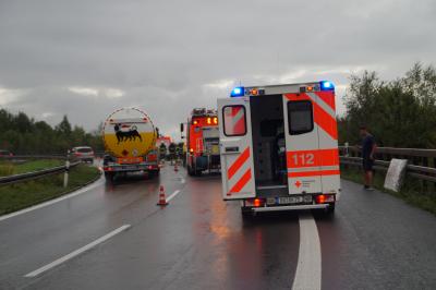 Transporter faengt Feuer und brennt aus am Kreuz Stuttgart